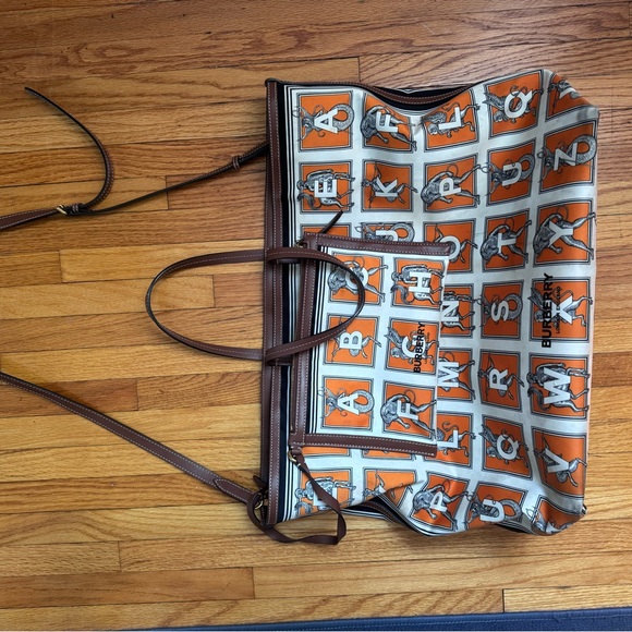 Burberry Orange and White Alphabet Print Bag Set - Picture 3 of 9